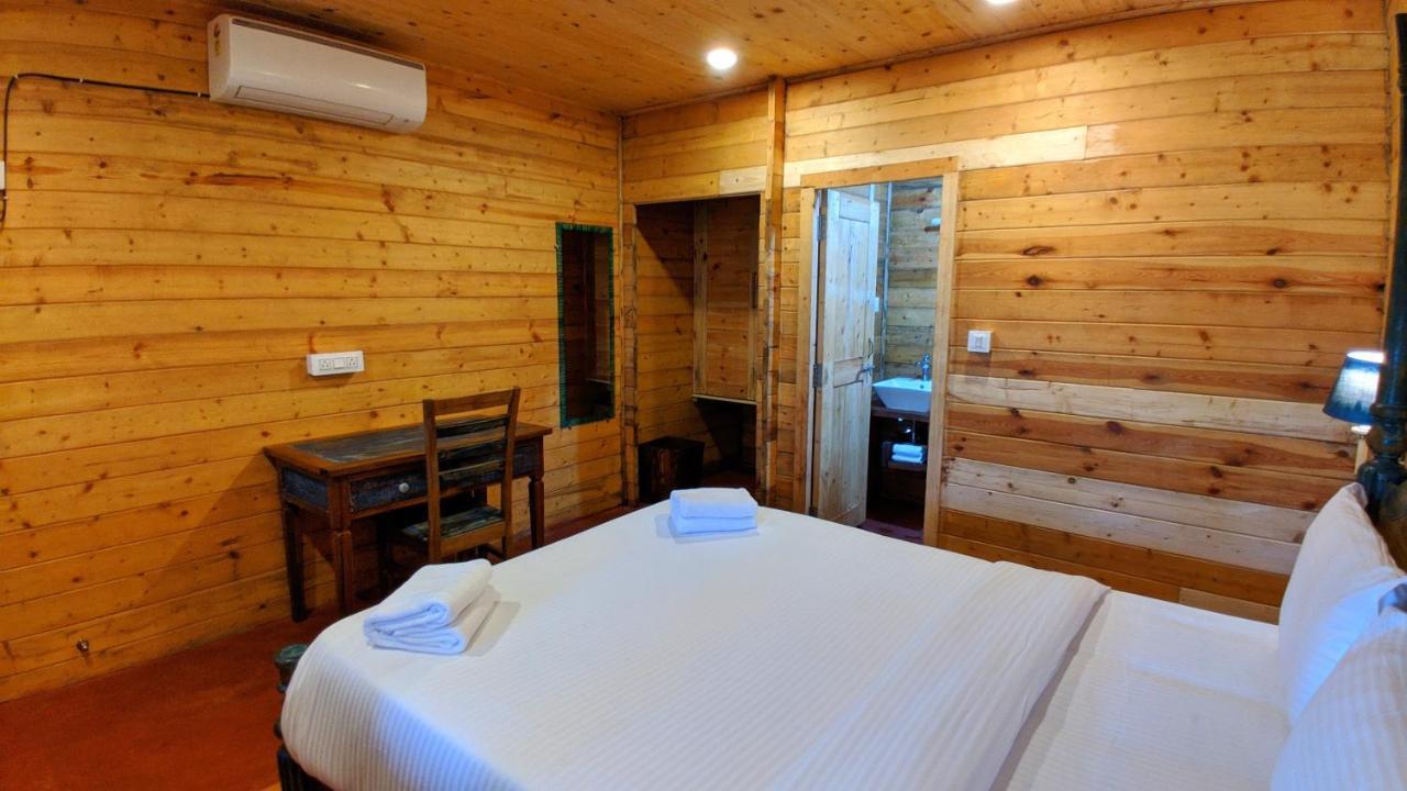 Shunyachi Lotusfeet Otel Morjim Dış mekan fotoğraf